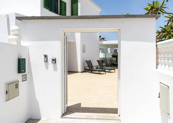 Villa Deluxe By Puerto del Carmen (Lanzarote)